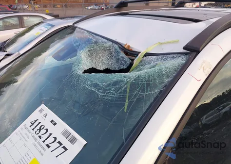 2022 Toyota Corolla Cross Le z USA, uszkodzony, nr VIN 7MUBAABG0NV030759